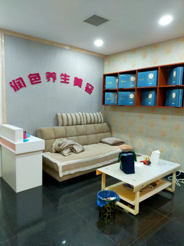 一樓養(yǎng)發(fā)館二樓美容整體轉(zhuǎn)讓，也可空轉(zhuǎn)