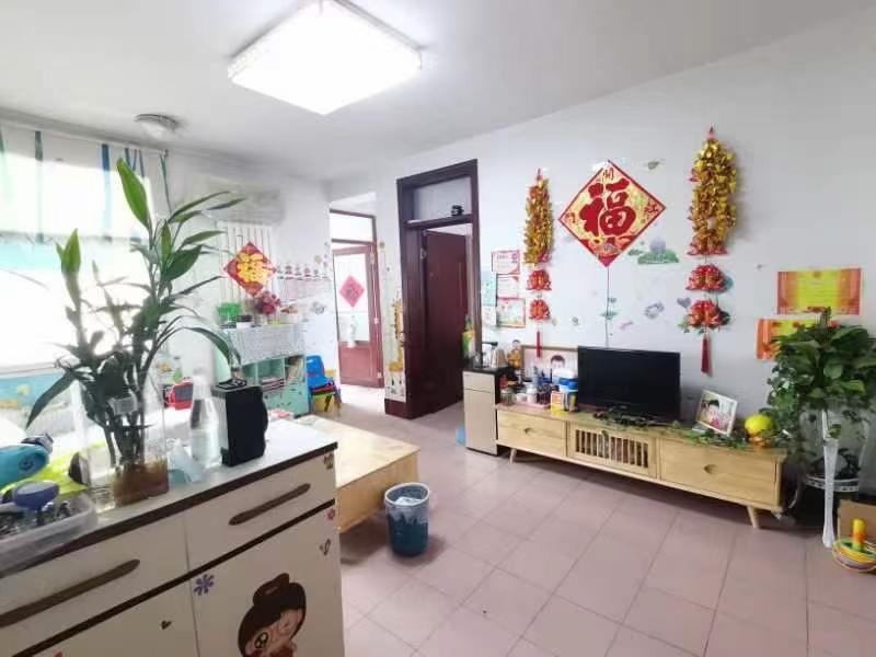 普通裝修3室1廳1衛(wèi)76m274萬(wàn)元