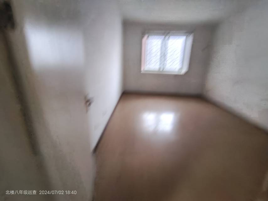 品質(zhì)小區(qū)！3室2廳1衛(wèi)130m2，拎包入駐，隨時看房。