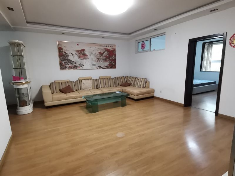 品質(zhì)小區(qū)！3室2廳1衛(wèi)130m2，拎包入駐，隨時(shí)看房。