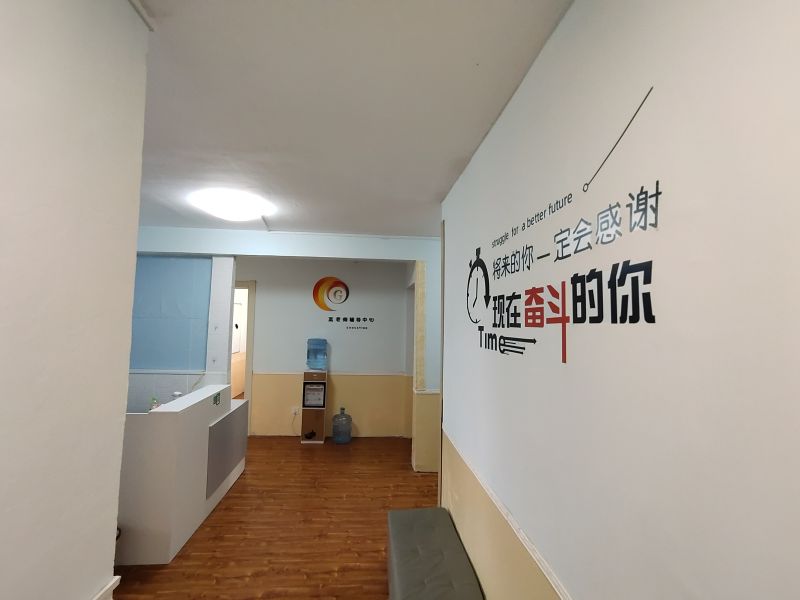 遠(yuǎn)航國際出租普通裝修3室2廳2衛(wèi)153m22200元/月