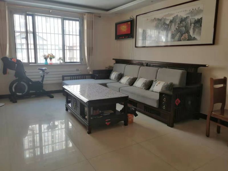 荊香苑3室2廳1衛(wèi)112m2110萬元送儲(chǔ)藏室  簡(jiǎn)單裝修  看房方便  價(jià)格可議