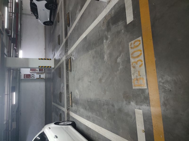 涵翠苑B區(qū)車位，位于27號(hào)樓電梯出口處，22號(hào)樓電梯口處北側(cè)，好停車，出行方便，位置佳。