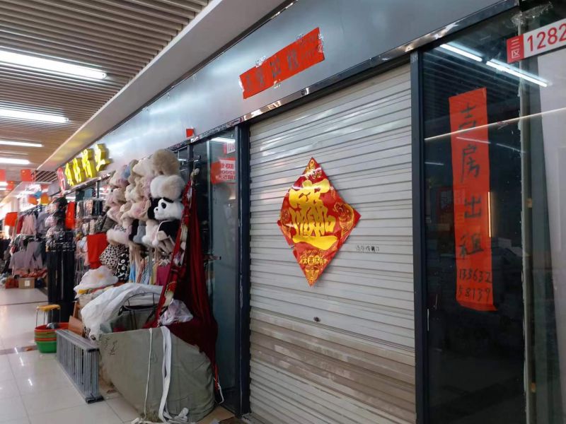 真愛(ài)商城一樓針織區(qū)和鞋區(qū)間主街一間位置好，費(fèi)用低